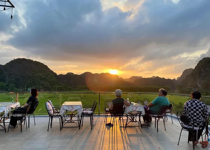 Liberty Hall Tam Coc Hotel & Villa