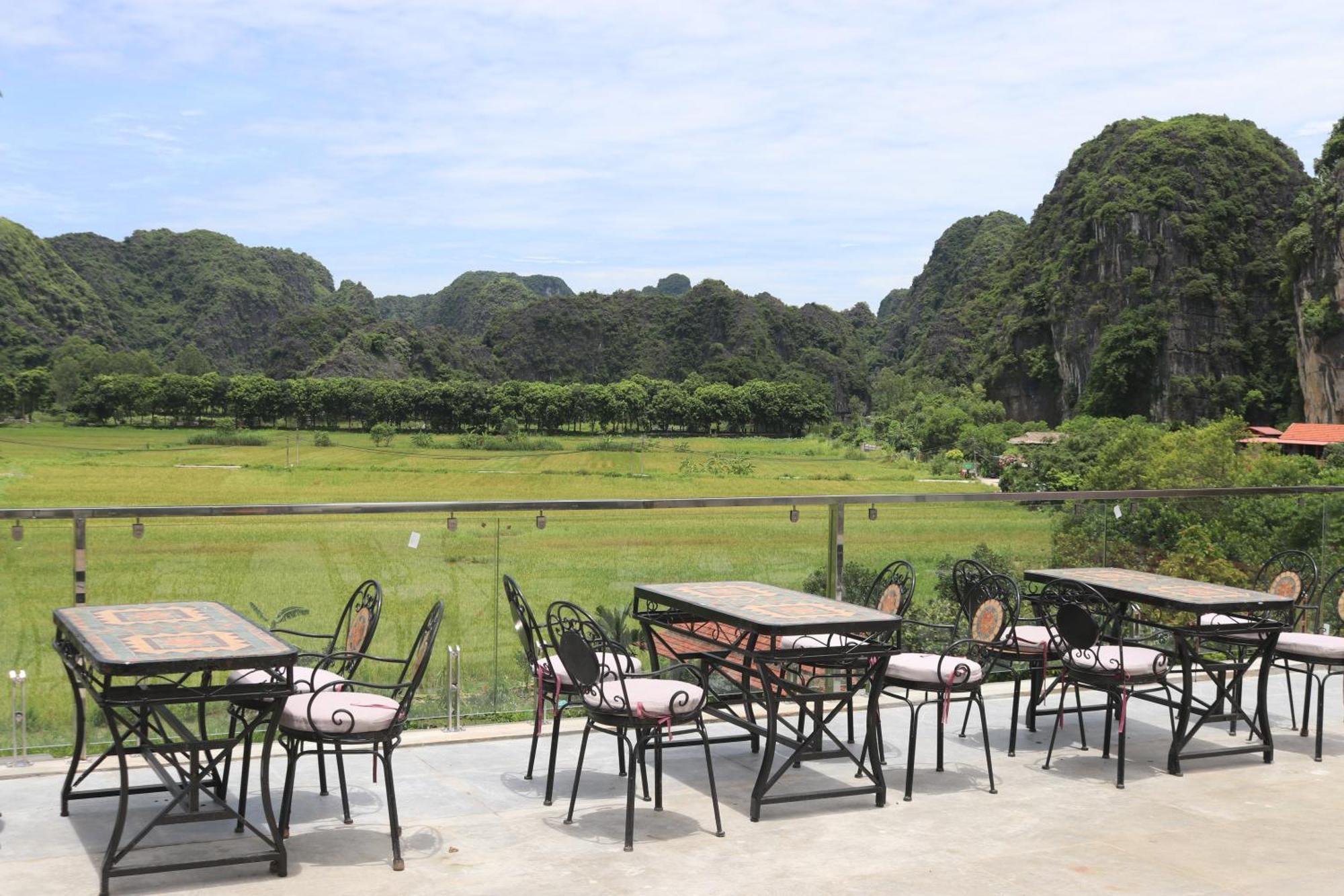 Liberty Hall Tam Coc & Hotel 3*